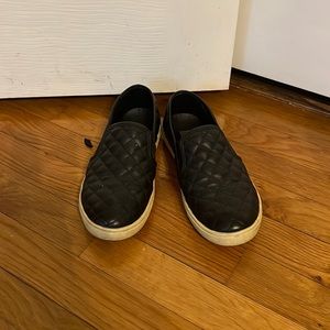Steve Madden black slip on